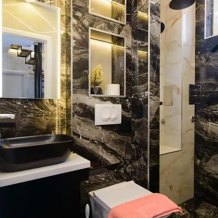 In Okrug Gornji With Sea View, Balcony, Air Conditioning, Wifi 5134-3 Διαμέρισμα Τρογκίρ