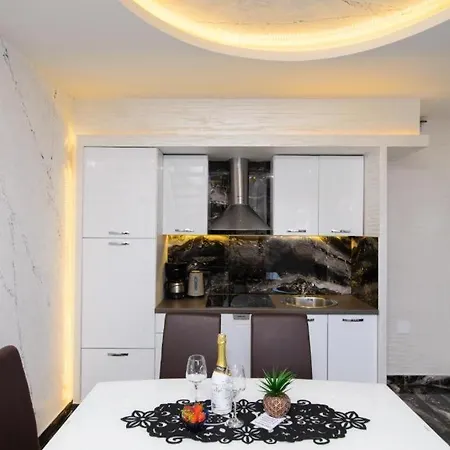 In Okrug Gornji With Sea View, Balcony, Air Conditioning, Wifi 5134-3 * تروغير