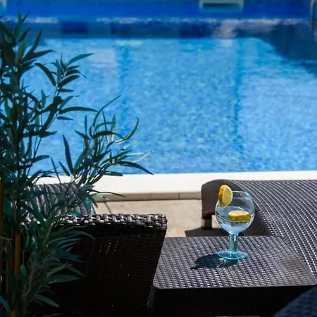 In Okrug Gornji With Sea View, Balcony, Air Conditioning, Wifi 5134-3 شقة *