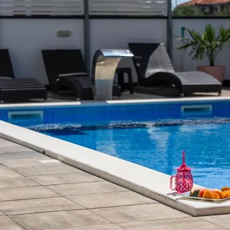 In Okrug Gornji With Sea View, Balcony, Air Conditioning, Wifi 5134-3 شقة تروغير