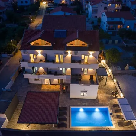 In Okrug Gornji With Sea View, Balcony, Air Conditioning, Wifi 5134-3 * تروغير