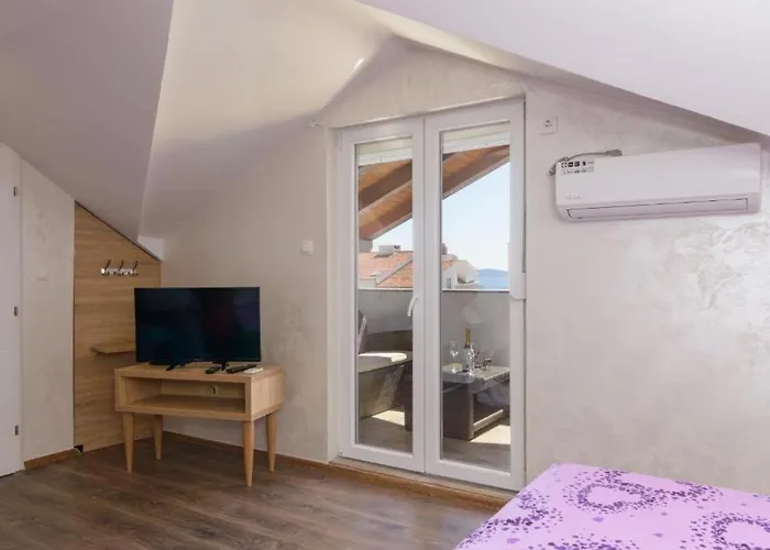 In Okrug Gornji With Sea View, Balcony, Air Conditioning, Wifi 5134-3